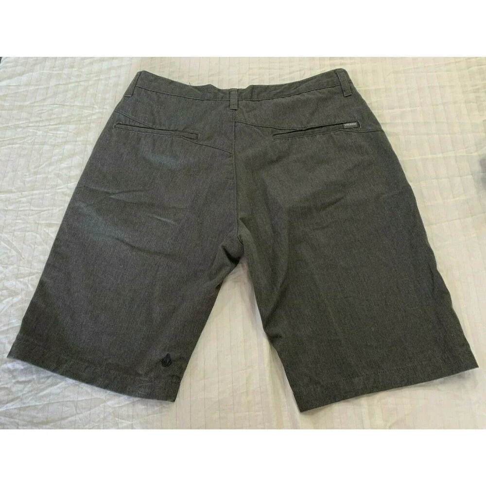 VOLCOM MENS SHORTS SIZE 33